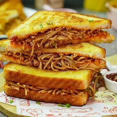 COCKTAIL NOODLES SANDWICH